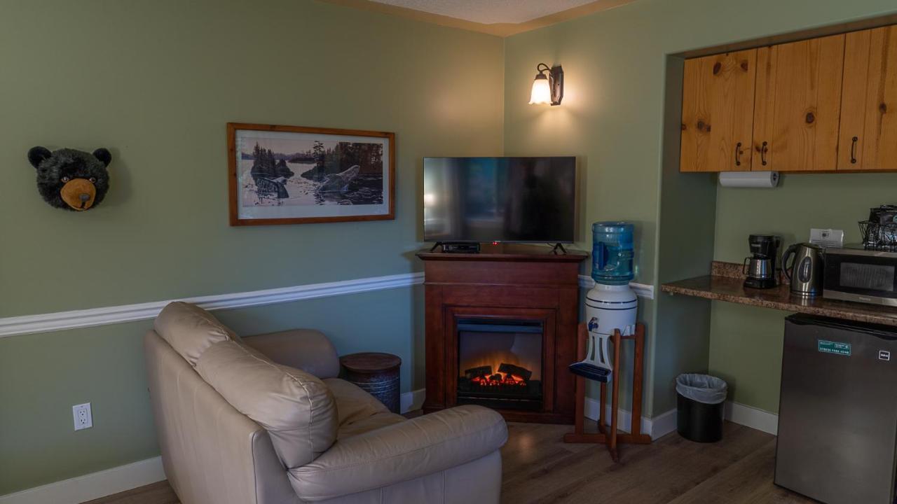 Wild Pacific Guest Suites Ucluelet Kültér fotó